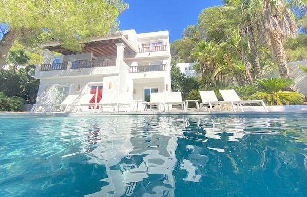Sieben Luxusvillen auf Ibiza für 2027 Can Blanc photo 1