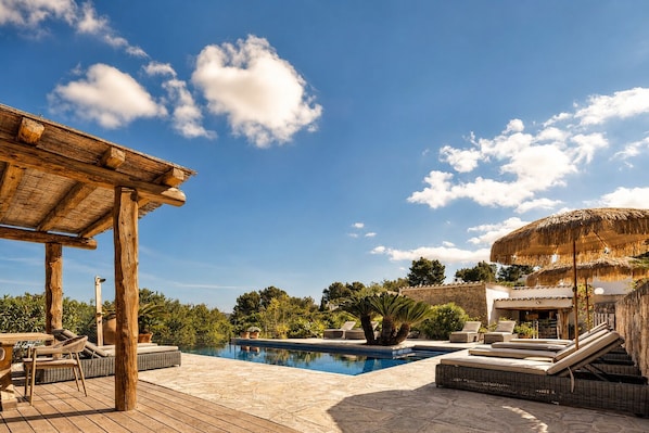 Sieben Luxusvillen auf Ibiza für 2027 Can Guerxonet photo 1
