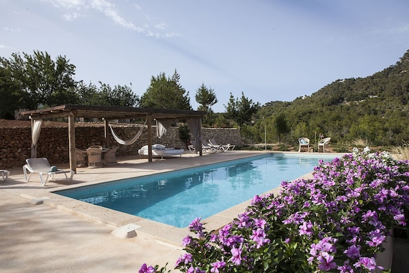 Sieben Luxusvillen auf Ibiza für 2027 Hacienda Ses Caletes photo 1