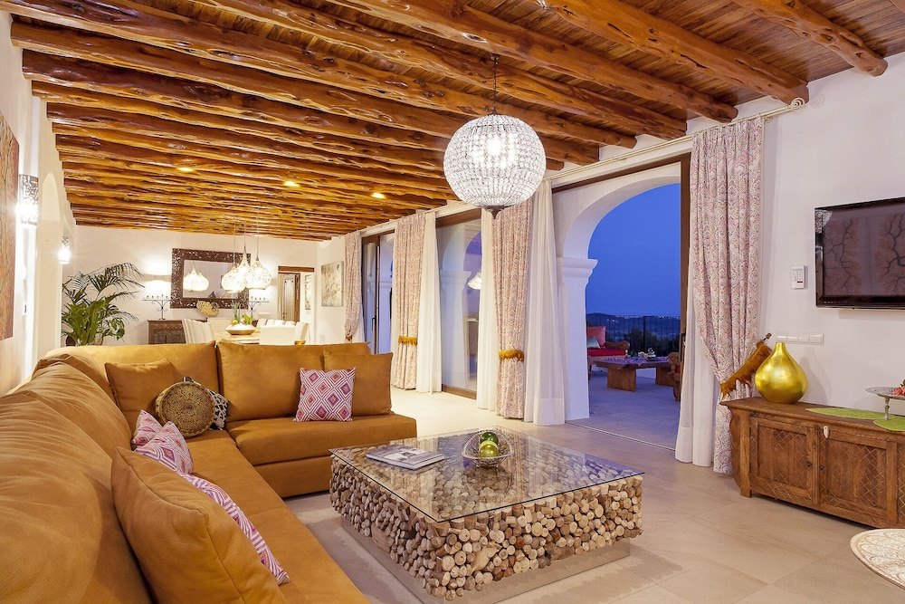 Sieben Luxusvillen auf Ibiza für 2027 Villa Morna photo 2