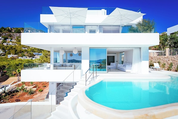 Sieben Luxusvillen auf Ibiza für 2027 Villa Triple X photo 1