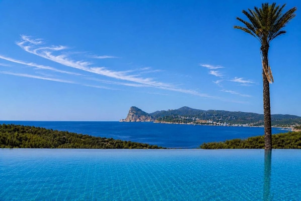 Sieben Luxusvillen auf Ibiza für 2027 Villa101 photo 1